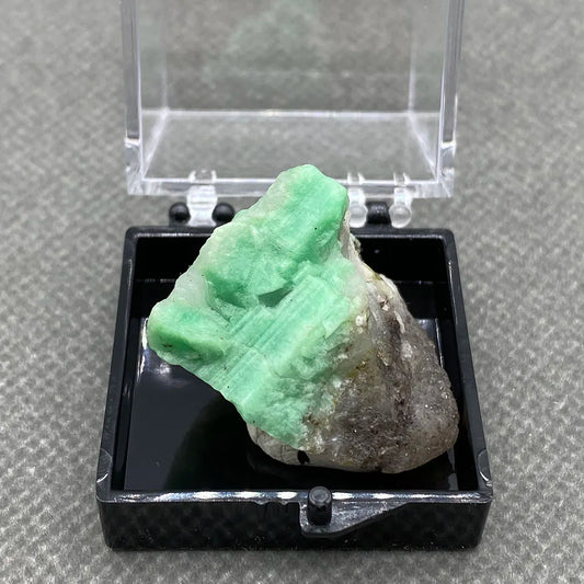 Natural Emerald  Crystal Specimens Stones - Ashae's Essentials